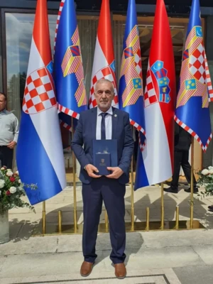 Messenger creation edf3a411-dd00-48ff-a9d3-c4e05e044730.jpeg